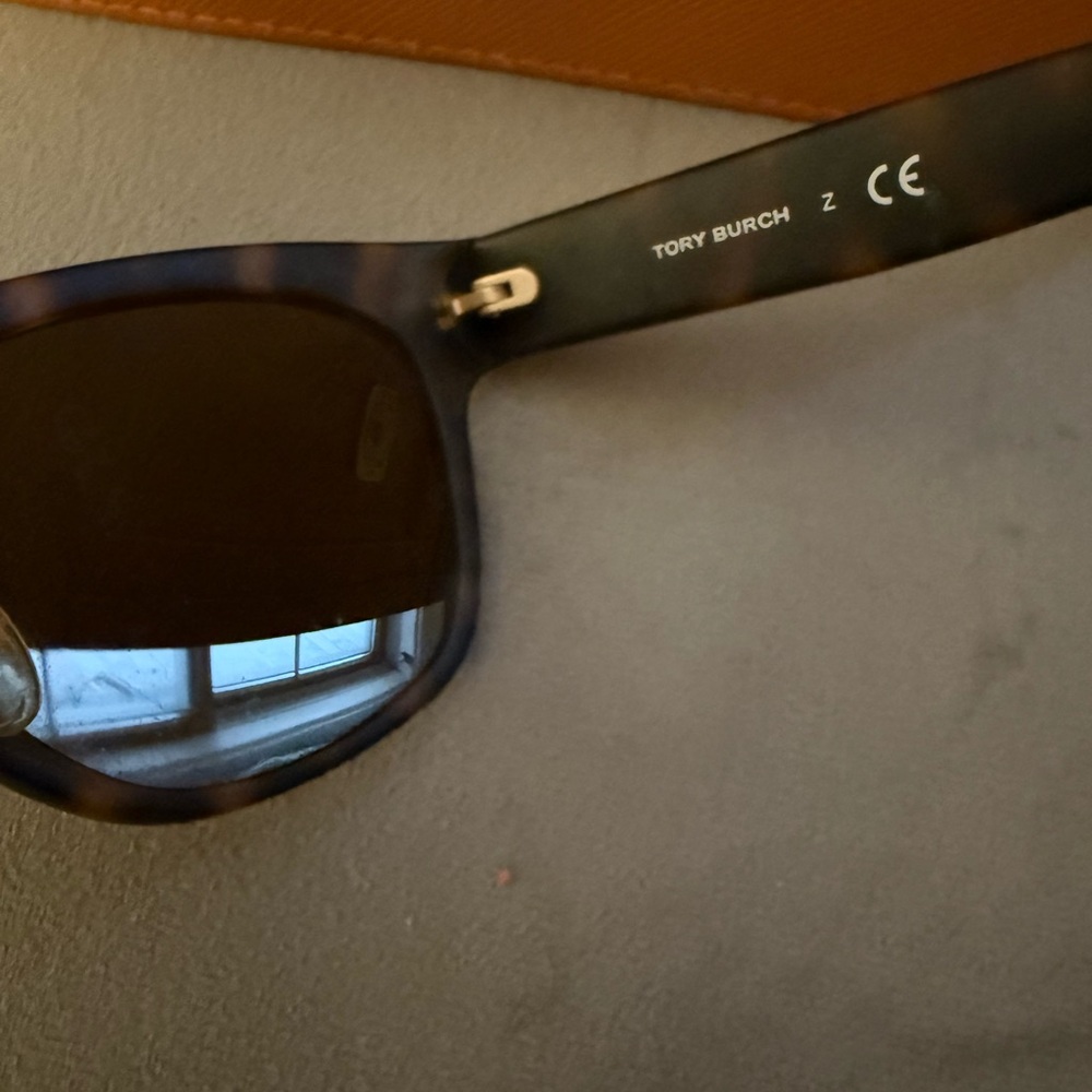 Tory Burch Tortoise Sunglasses with Bold Orange Case - Picture 10 of 14